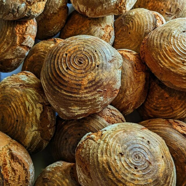 Echte Handwerkskunst schmeckt und sieht man einfach  #bread #selfmade #badgoisern #maislinger #tasty #sourdough